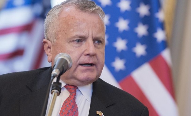 Номер 2 в Държавния департамент на САЩ Джон Съливан се