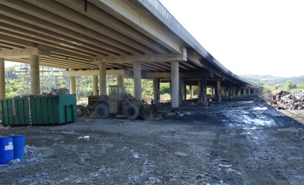 Агенция Пътна инфраструктура проверява работата по разчистването на незаконно струпаните