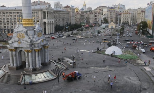 В центъра на Киев неизвестен стреля с гранатомет във фасадата