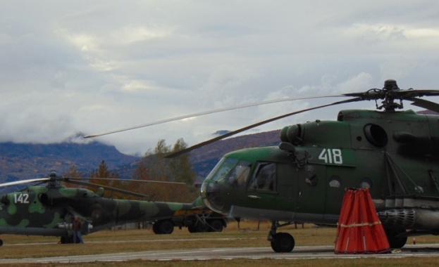 Вертолет Ми-17 от авиобаза Крумово се включи в потушаването на