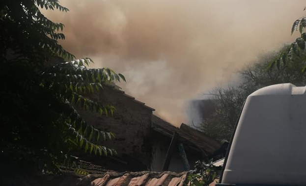 Пожар гори на ул Каменоделска в столичния кв Орландовци За