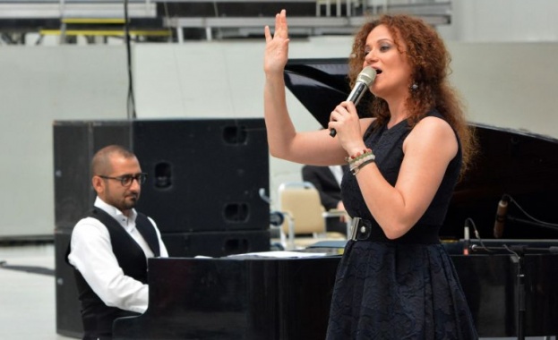 На 5 септември четвъртък от 23 00 часа Белослава и маестро