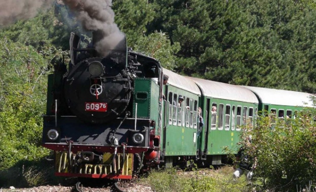 70 годишен парен локомотив ще тегли ретро композиция на родопската теснолинейка
