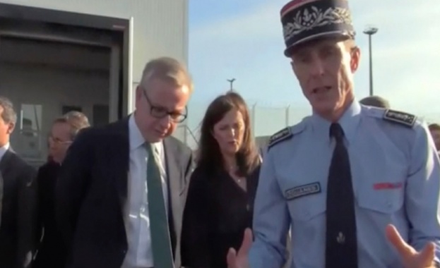 Френският министър на бюджета Джералд Дарманин и британският министър Майкъл