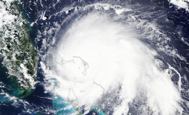Ураганът Дориан е отслабнал но все още ще бъде опасен