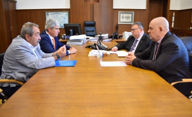 Главният прокурор Сотир Цацаров и заместникът му Иван Гешев се