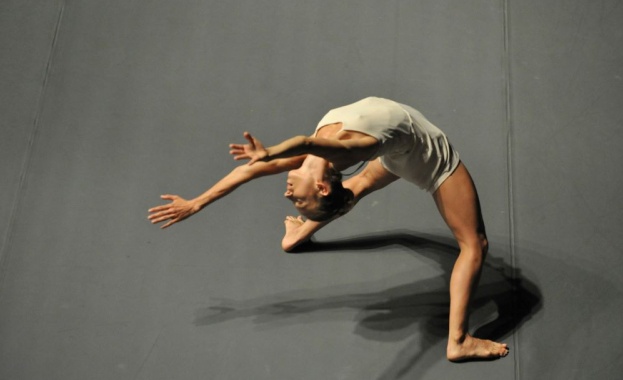 Изпълнения от ранните години на легендите Баришников и Нуреев както