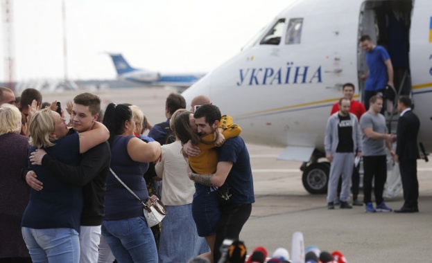 Самолетите с разменените украински и руски граждани пристигнаха в Киев и Москва Самолетите с разменените украински и руски граждани пристигнаха в Киев и Москва