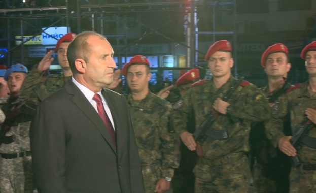 Стотици граждани присъстваха тази вечер в Пловдив на тържествената заря