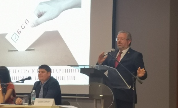 Директорът на Английска гимназия Николай Радев е кандидатът на БСП