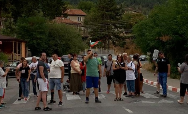 За втори пореден уикенд жители на село Владо Тричков излязоха