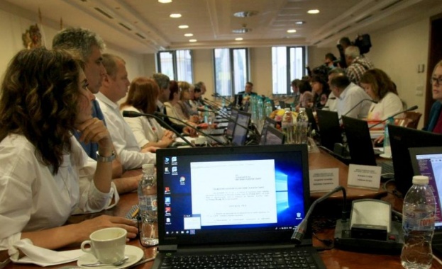 Изслушването и гласуването на кандидатурата на единствения номиниран за следващ