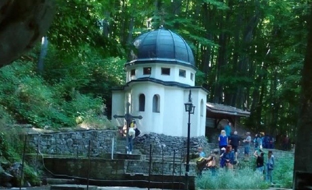 Избрани изречения за поста Постим за да се доближим повече