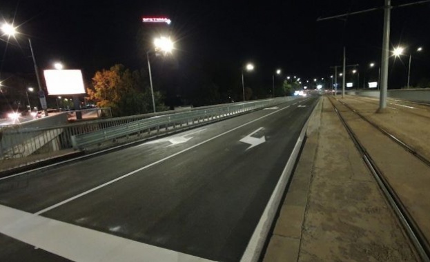 Движението по моста от бул България към булевард Витоша е