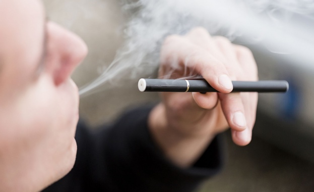 Електронните цигари съдържат никотинова течност а проблемът с нея освен