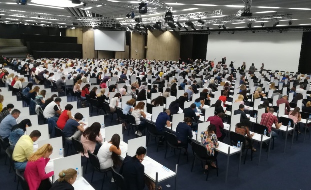 595 от допуснатите общо 706 кандидата се явиха на писмения