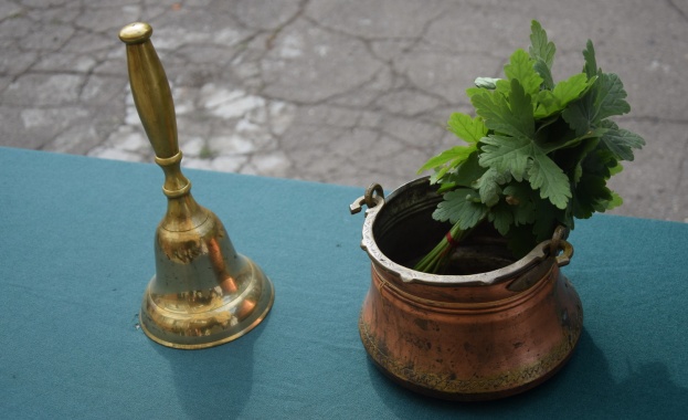 Желаем на учителите учениците и техните родители успешна и ползвотворна