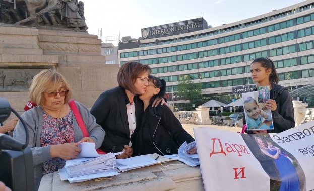 Тук съм преди всичко като човек Бабата на Криси ме