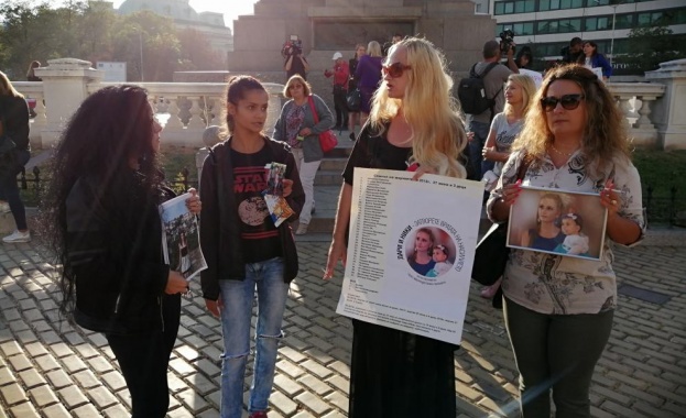 Роднини и приятели на жертви на жестоки престъпления се събраха