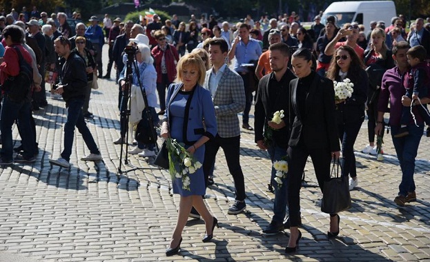 Силни сме когато сме независими Силни сме когато зависи бъдещето