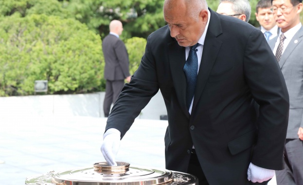 Министър председателят Бойко Борисов положи венец пред Главната мемориална кула на