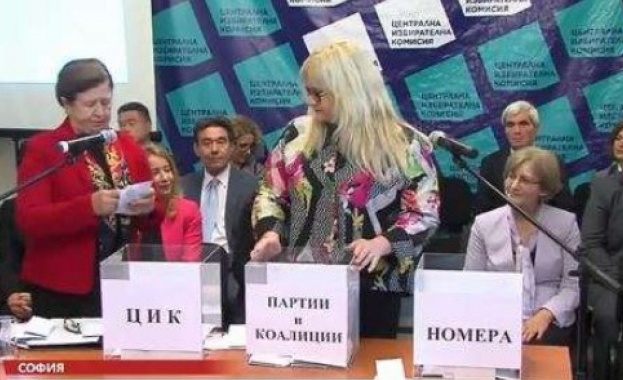 В ЦИК се провежда жребият за определяне на поредните номера