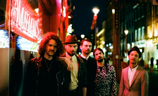 Алтернативната рок банда De Staat пристига в България за да