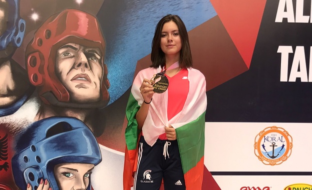 Спортните таланти на Еврофутбол Александра Георгиева и Радина Борисова