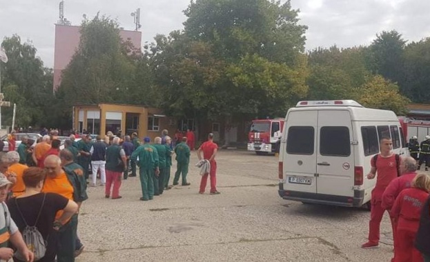 Пожар избухна във военния завод Дунарит в момента евакуират работниците