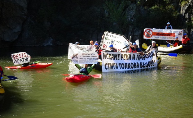 Нестандартен протест в Кресненското дефиле срещу строежа на магистрала Струма