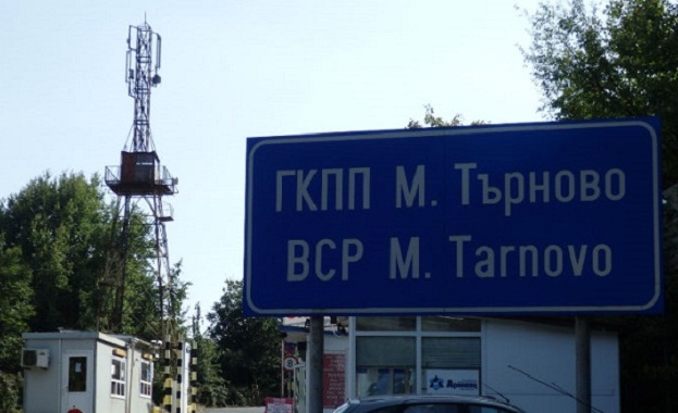 Огромно задръстване блокира стотици българи на граничния пункт Дерекьой при