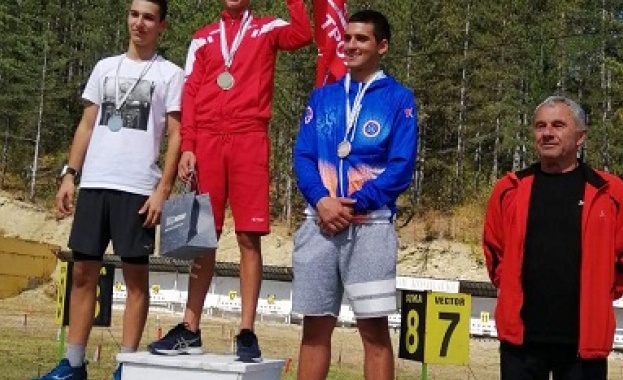 Други двама Спортни таланти на Еврофутбол при подрастващите в биатлона