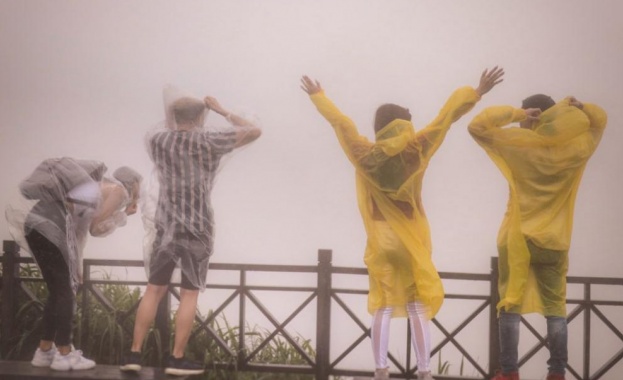 Предупреждение за буря е обявено в Тайван във връзка с