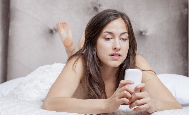 Питали ли сте се някога защо хората си изпращат секси