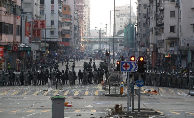 За пръв път протестиращ е прострелян откакто започнаха демонстрациите в