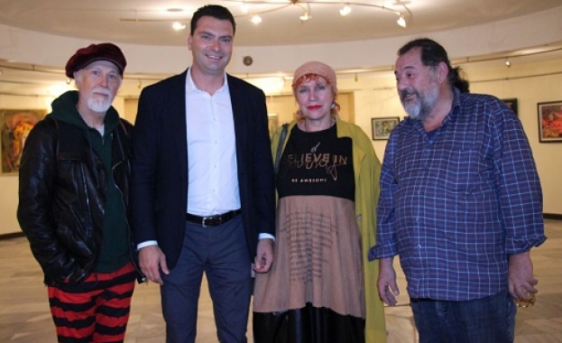 С две карикатури си тръгна лидерът на БСП София