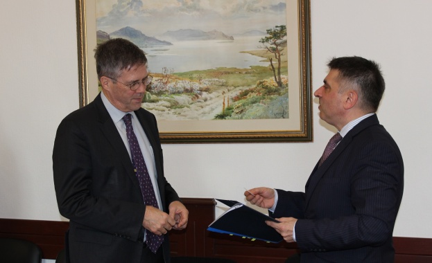 Вярвам в независимостта на българския съд заяви днес министърът на