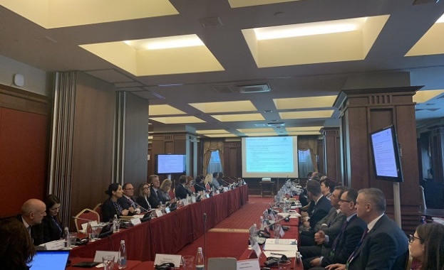 Международни и национални банки за развитие и представители на Организацията