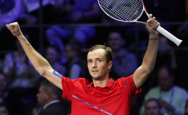 Поставеният под №3 Данийл Медведев се класира за полуфиналите на