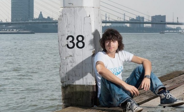 Боян Слат е роден през 1994 г в Холандия и