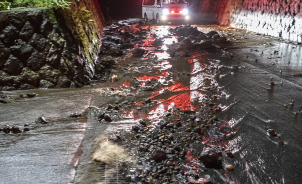 Япония изпрати десетки хиляди военнослужещи и спасители за да окажат