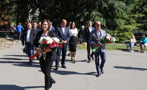 Тук съм за да подкрепя кандидата ни за кмет на