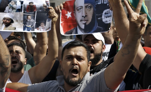 Около 1000 кюрди подкрепени от леви активисти проведоха протест в