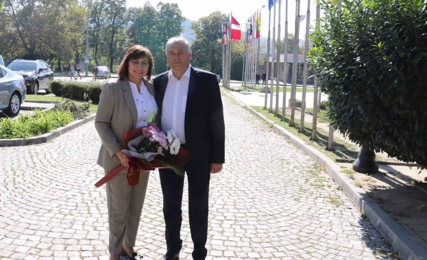 Тук съм за да подкрепя кандидата ни за кмет на