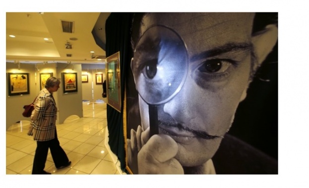 За по малко от минута безсрамен крадец отмъкна картина на Салвадор