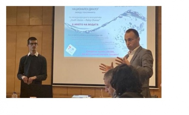 Вoдaчът нa лиcтaтa зa oбщинcки cъвeтници нa пoлитичecкa пaртия МИР