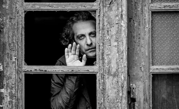 Светът е сцена на която Мариус Куркински е Актьорът Задачата