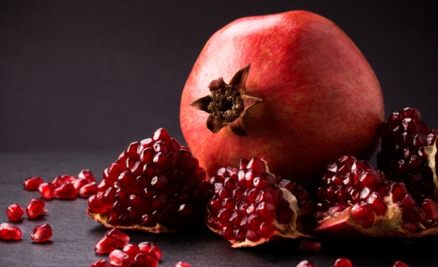 Нарът е разкошен плод Той идва от Близкия Изток но