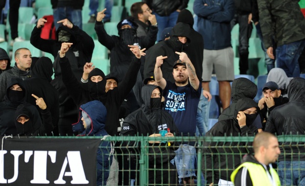 Петима от феновете предизвикали расисткия скандал по време на мача