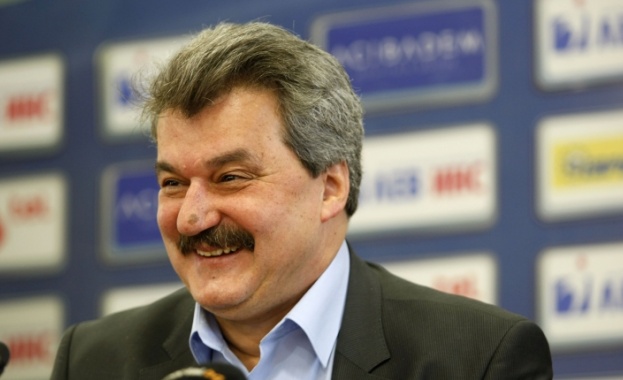 Като че ли основната идея беше чрез расисткия скандал да